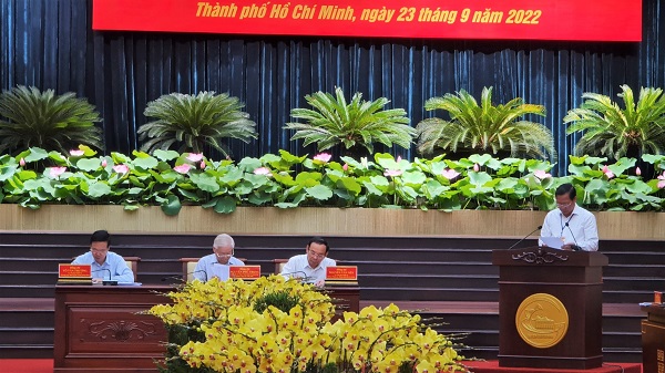 Chủ tịch UBND TP.HCM Phan Văn Mãi báo cáo kết quả thực hiện Nghị quyết Đại hội XIII của Đảng và Nghị quyết Đại hội lần thứ XI của Đảng bộ TP.HCM