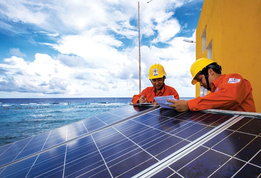 Nằm trong vùng có vị trí thiên nhiên thuận lợi cho nguồn điện năng lượng đã giúp cho Ninh Thuận đứng về vị trí hàng đầu trong công tác xúc tiến đầu tư trong lĩnh vực điện mặt trời