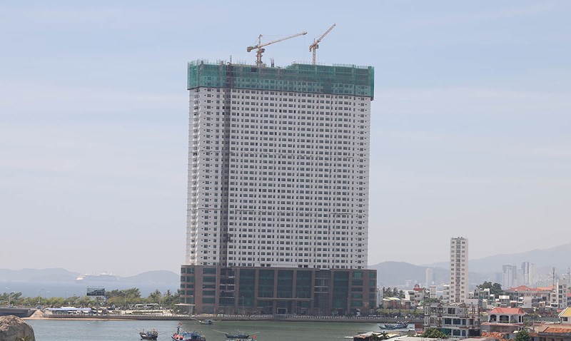 Công Trình Mường Thanh Khánh Hòa bị cơ quan chắc năng buộc phát cắt 3 tầng ngọn vì xây dựng sai phép