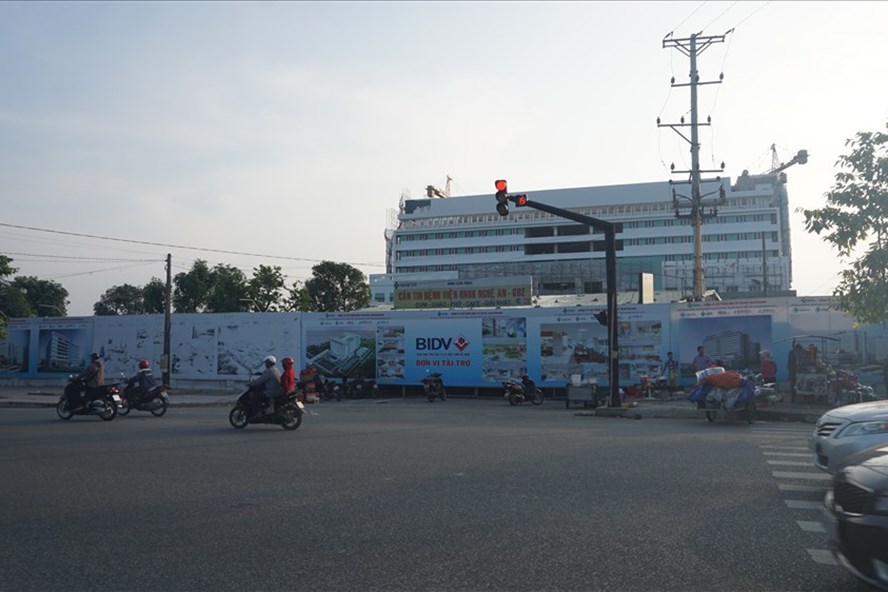 Sau 2 năm bị đóng để phục vụ cho Dự án xây dựng bệnh viện tư nay UBND tỉnh Nghệ An yêu cầu chủ đầu tư phải trả lại đường nguyên trạng như trong quy hoạch