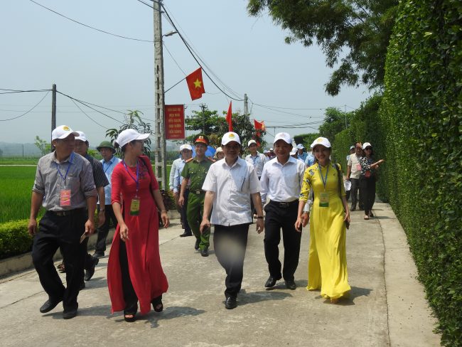 Về đích NTN đầu tiên tại Hà Tĩnh, huyện Nghi Xuân vượt mốc thời gian tới 2 năm và trở thành điểm du lịch đón hàng ngàn đoàn tham quan mô hình mẫu tại địa phương này