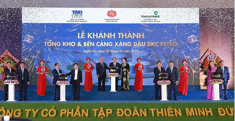 Tham gia nhấn nút Khánh thành Tổng kho xăng dầu và cầu cảng DKC lớn nhất Bắc miền Trung