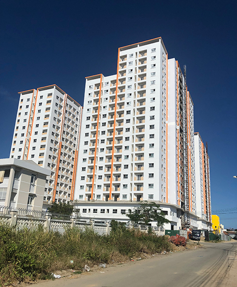 Dự án nhà ở xã hội HQC Nha Trang đã bước sang năm thứ 3 về sự trễ hẹn việc bàn giao nhà cho cư dân khiến người dân mua nhà rơi vào tình cảnh nợ nần kéo dài...