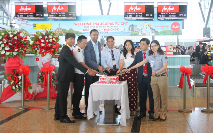 Hãng hàng không Air Asia của Malaysia đã chính thức khai trương đường bay thẳng Cam Ranh (Khánh Hòa) – Bangkok (Thái Lan).  