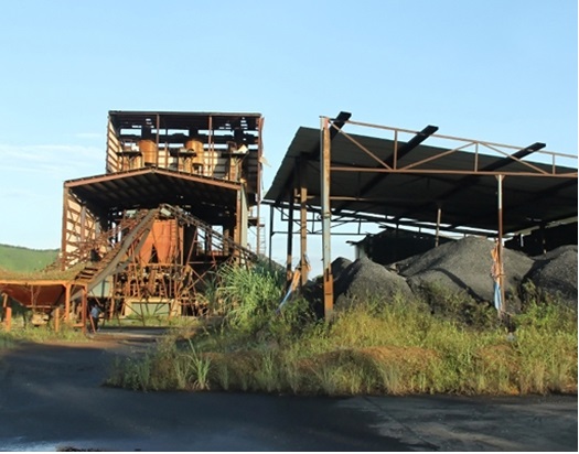 năm 2010, nhà máy Vạn Lợi dừng hoạt động vì thiếu vốn, dẫn tới nguyên liệu của nhà máy tuyển quặng Vũ Quang làm ra không thể tiêu thụ. Mỏ sắt ở xã Sơn Thọ bị bỏ hoang