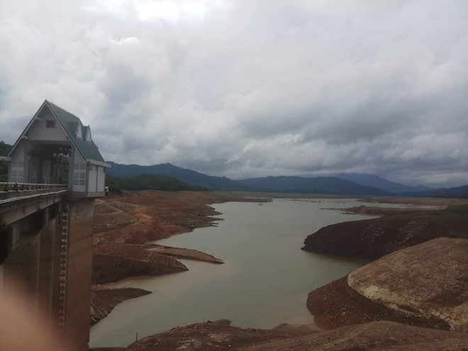 Hồ thủy điện lớn nhất Quảng Trị phải ngừng hoạt động vì kiệt nước...