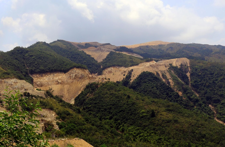 sau khi bạt núi để thực hiện Dự án tâm linh không thành, chủ đầu tư xin trả lại 370ha đất trên núi cho tỉnh Khánh Hòa
