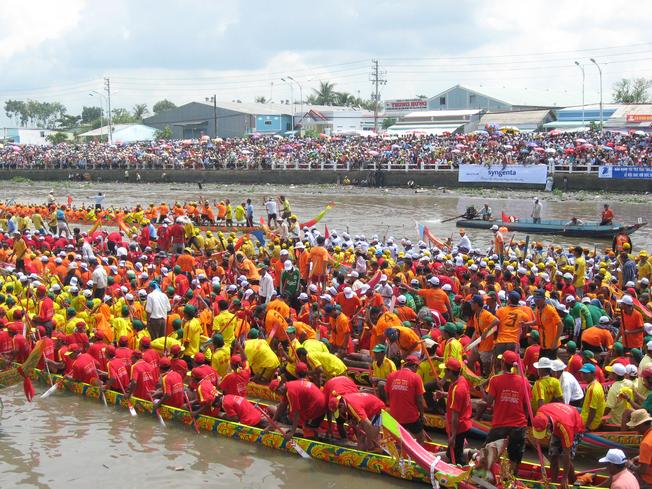 Lễ hội đua thuyền truyền thống hằng năm tại Đà Nẵng dự kiến diễn ra vào ngày 3,4/1 phải tạm dừng tránh việc tụ tập đông người gây nguy cơ nhiễm dịch nCoV