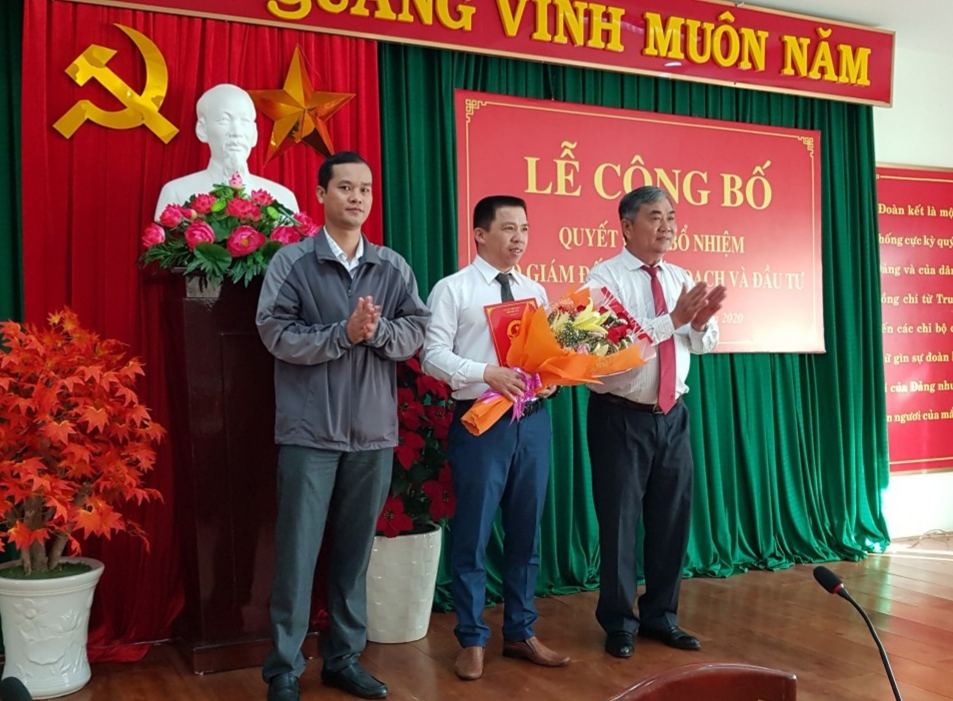 Lãnh đạo UBND tỉnh Phú Yên trao Quyết định bổ nhiệm cho tân Phó giám đốc Sở KH&ĐT Phú Yên