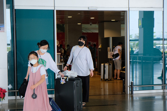 Hành khách Hàn Quốc tại sân bay Cam Ranh, Khánh Hòa