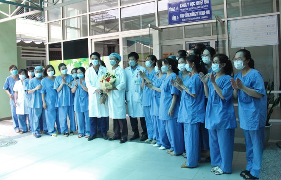 Các y bác sỹ tại Bệnh viện Đà Nẵng dù vất vả trong một thời gian dài với công cuộc chống dịch Covid-19