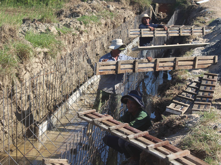 Tỉnh Phú yên thực hiện giải pháp bên tông hóa hệ thống mương nước nhằm đảm bảo tối đa không để nguồn nước khan hiếm bị thất thoát