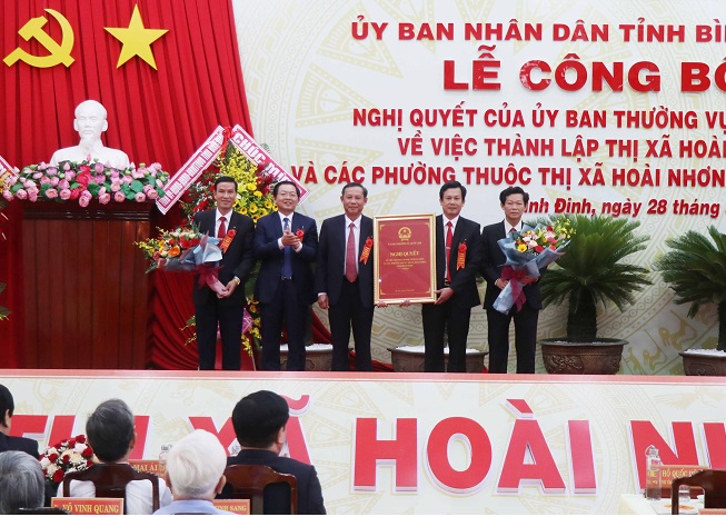 Chủ tịch UBND tỉnh Bình Định Hồ Quốc Dũng đã giao UBND thị xã Hoài Nhơn cùng các sở, ngành trong tỉnh đẩy mạnh việc thực hiện xây dựng đô thị Hoài Nhơn theo đúng quy hoạch phát triển