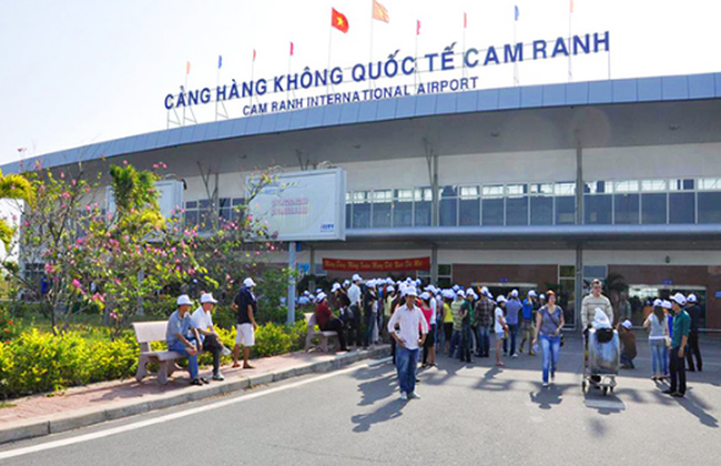 Cảng hàng không Quốc tế Cam Ranh đang ngày càng mở thêm nhiều đường bay thẳng quốc tế nhằm thu hút du lịch về địa phương