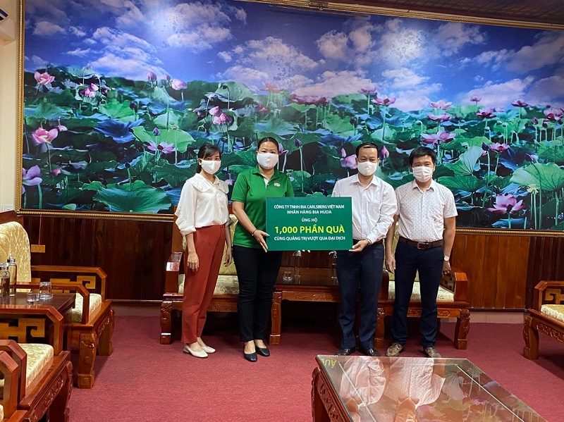 Carlsberg Việt Nam trao tặng 1.000 phần quà cho Uỷ Ban Mặt Trận Tổ Quốc Việt Nam tỉnh Quảng Trị