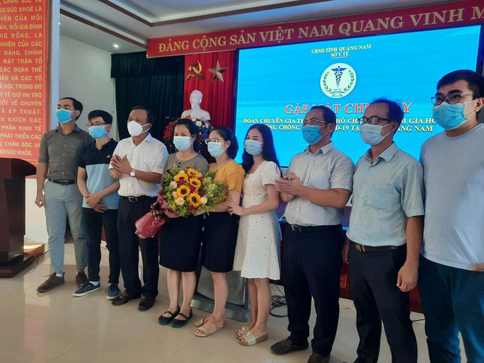 Đoàn y bác sĩ các BV ở TP HCM chia tay Quảng Nam sau 20 ngày