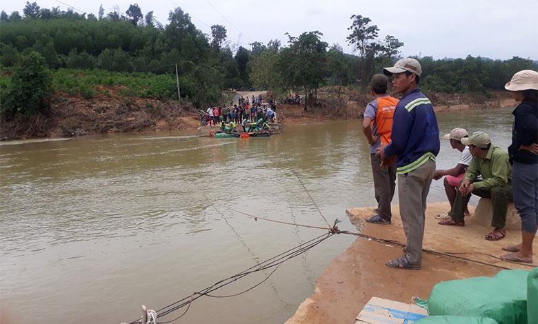 Tuyến đường đi qua xã Vĩnh Ô bị chia cắt do lũ lụt