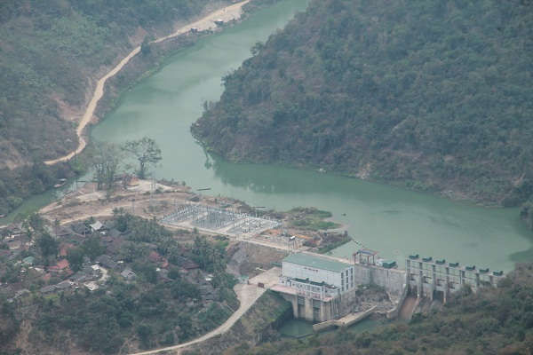 Một khúc sông Nậm Mộ dài chỉ 1km có đến 3 nhà máy thủy điện