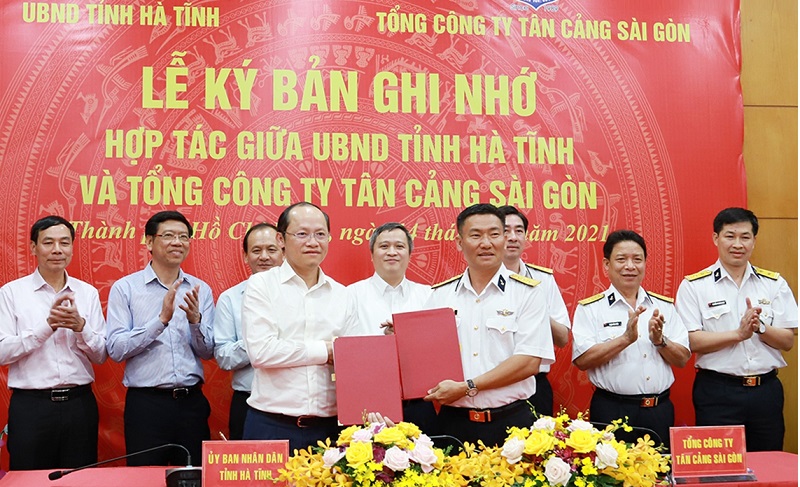 Biên bản ghi nhớ hợp tác giữa Tổng Công ty Tân Cảng Sài Gòn và UBND tỉnh Hà Tĩnh đánh dấu một bước phát triển mới, thắt chặt mối quan hệ hợp tác, đầu tư, khai thác phát triển cảng biển và trung tâm Logistics Vũng Áng - Sơn Dương