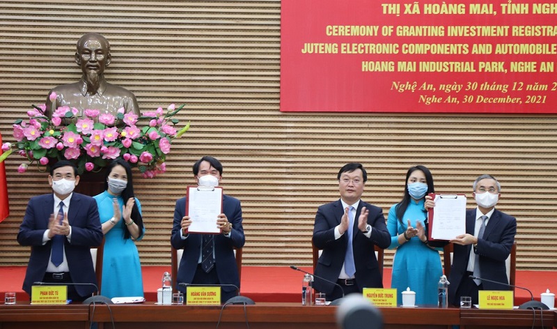 UBND tỉnh Nghệ An, Công ty CP Hoàng Thịnh Đạt và Tập đoàn Ju Teng ký kết Thỏa thuận nguyên tắc thuê lại đất