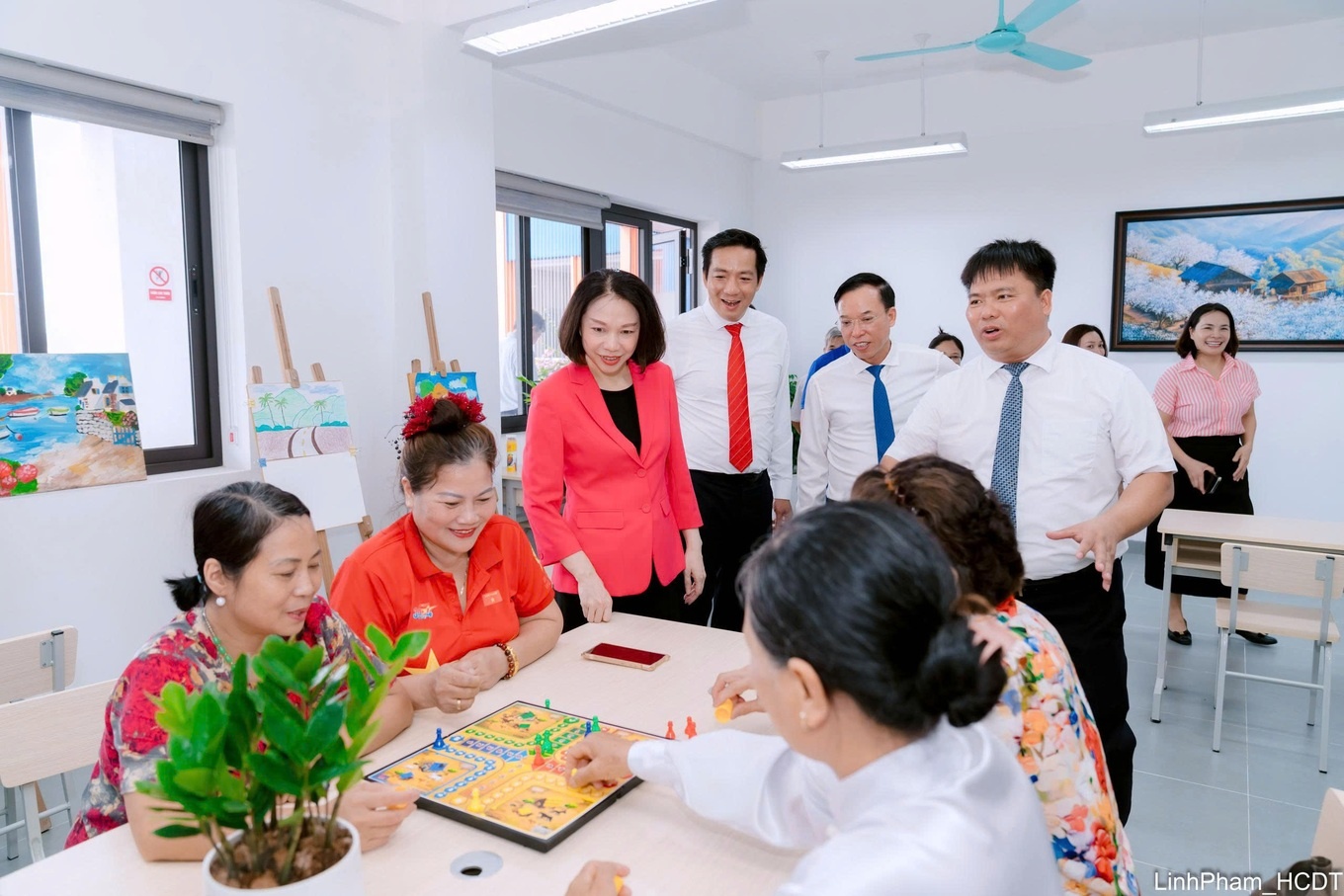 nguoi-gia-2-1780737144729.jpg