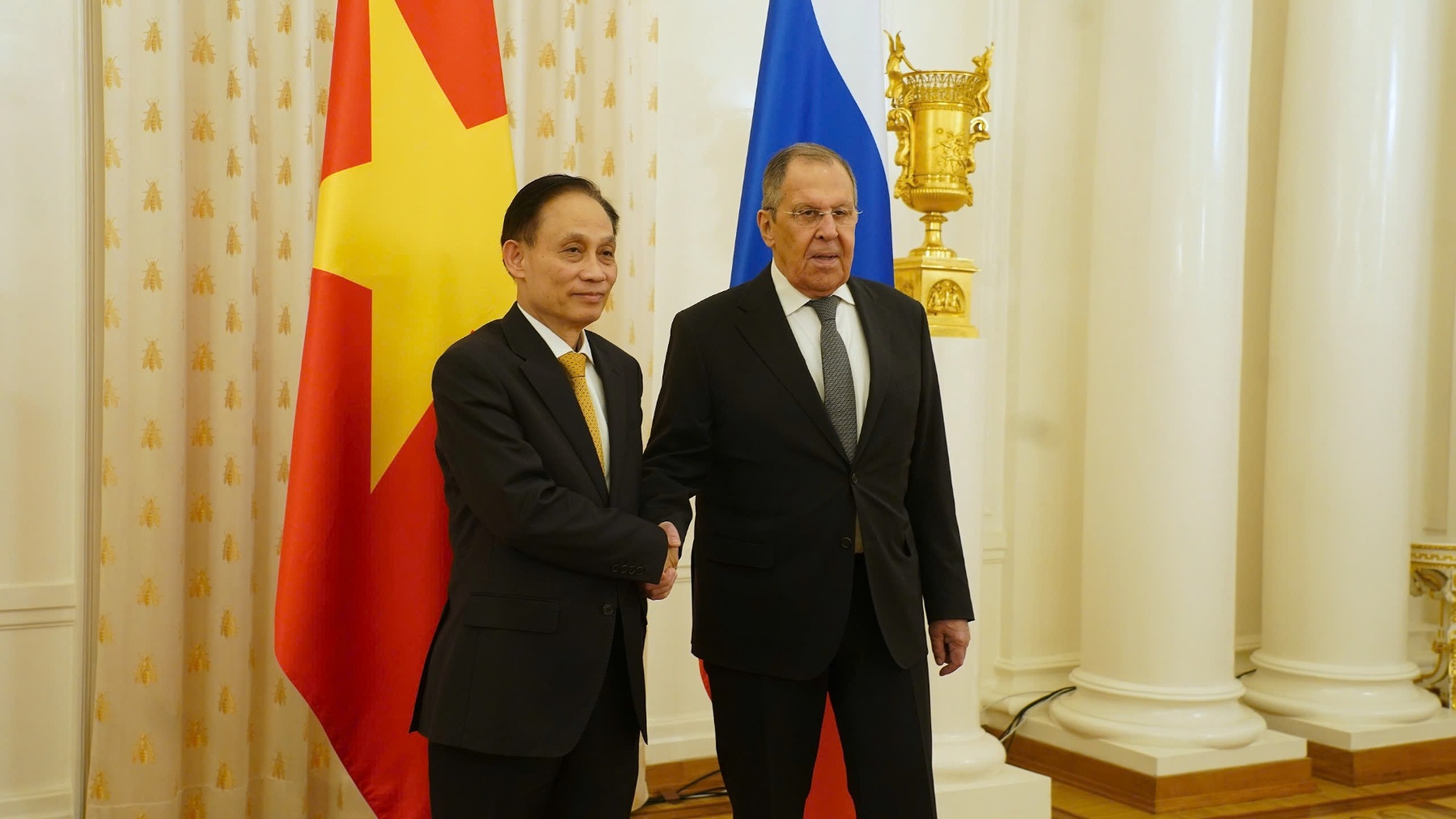 hội đàm với Bộ trưởng Ngoại giao Nga S. Lavrov.jpg hội đàm với Bộ trưởng Ngoại giao Nga S. Lavrov.jpg