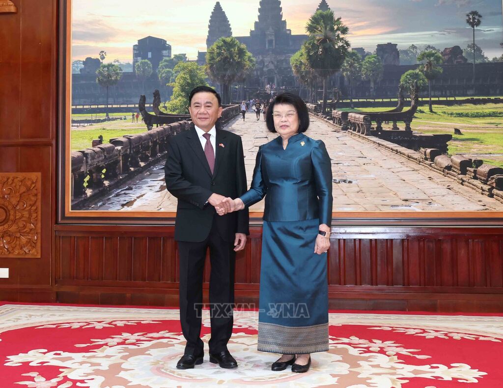 132737-thuong-truc-ban-bi-thu-tran-cam-tu-va-chu-tich-quoc-hoi-campuchia-khuon-sudary-chup-anh-chung-anh-phuong-hoa-ttxvn.jpg 132737-thuong-truc-ban-bi-thu-tran-cam-tu-va-chu-tich-quoc-hoi-campuchia-khuon-sudary-chup-anh-chung-anh-phuong-hoa-ttxvn.jpg