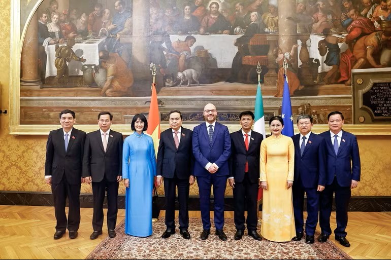 vna-potal-chu-tich-quoc-hoi-tran-thanh-man-hoi-dam-voi-chu-tich-ha-vien-italy-8701611.jpg