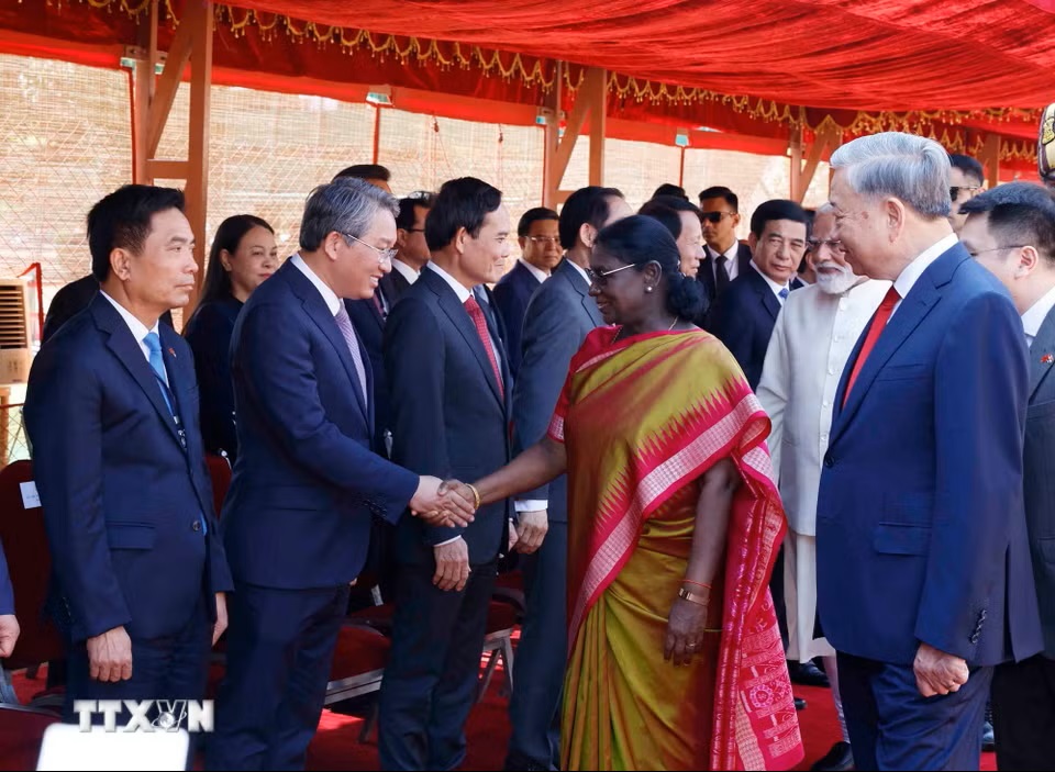 ttxvn-le-don-tong-bi-thu-chu-tich-nuoc-to-lam-tham-cap-nha-nuoc-toi-cong-hoa-an-do-16.jpg