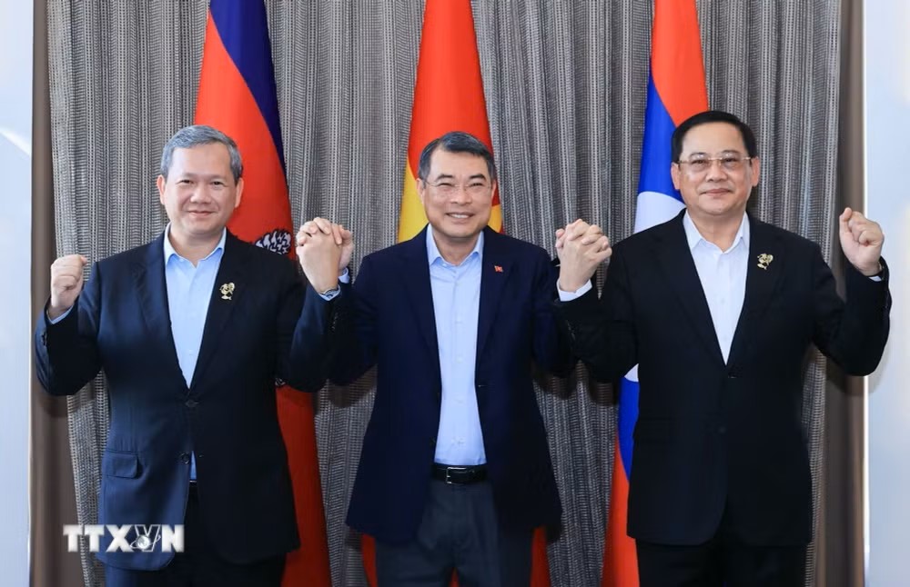 thu-tuong-ba-nuoc-campuchia-lao-viet-nam-an-sang-va-lam-viec-2.jpg