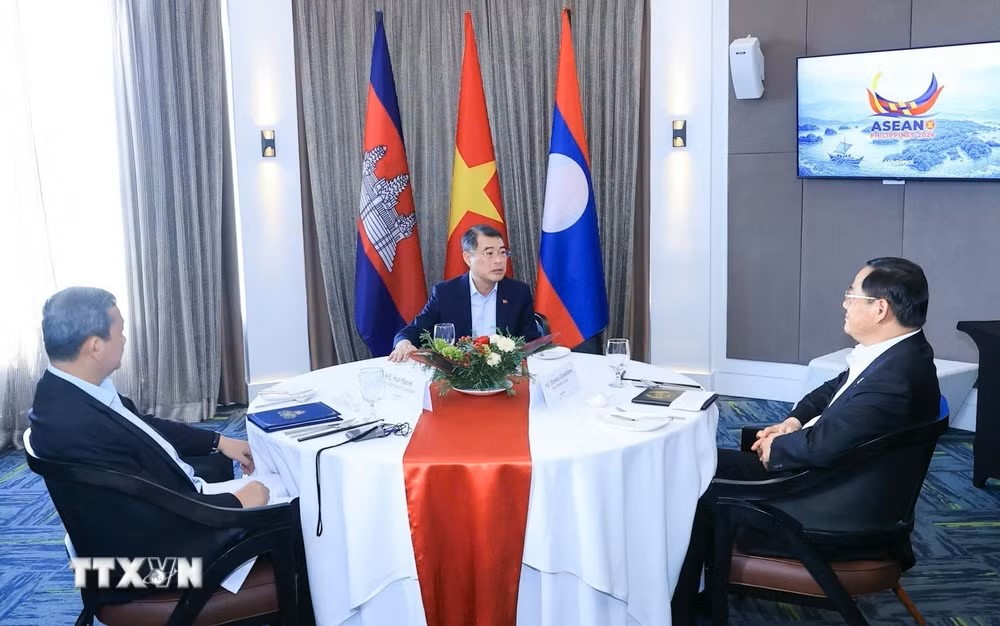 thu-tuong-ba-nuoc-campuchia-lao-viet-nam-an-sang-va-lam-viec-4.jpg