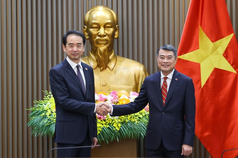 mong-muon-viet-nam-va-trung-quoc-thuc-day-thuong-mai-song-phuong-phat-trien-can-bang-lanh-manh-ben-vung-20260512183642.jpg
