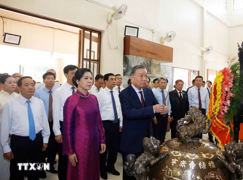 2705-tong-bi-thu-chu-tich-nuoc-to-lam-di-tich-ho-chi-minh-thai-lan-1.jpg 2705-tong-bi-thu-chu-tich-nuoc-to-lam-di-tich-ho-chi-minh-thai-lan-1.jpg