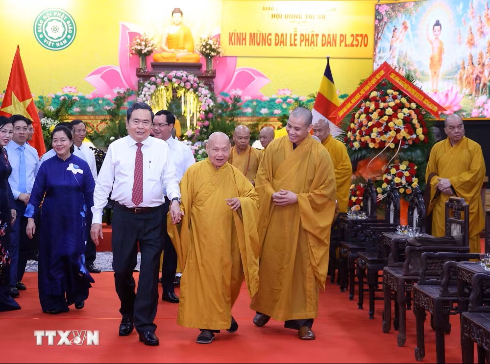 chu-tich-quoc-hoi-tham-chuc-mung-pho-phap-chu-giao-hoi-phat-giao-viet-nam-29-1.jpg