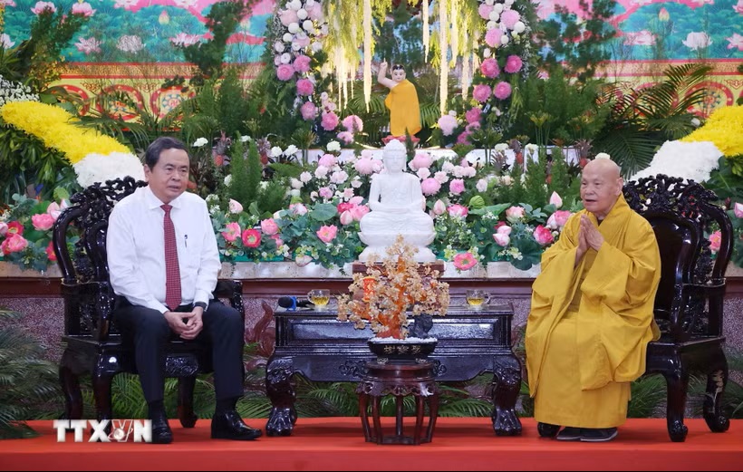 chu-tich-quoc-hoi-tham-chuc-mung-pho-phap-chu-giao-hoi-phat-giao-viet-nam-29-4.jpg