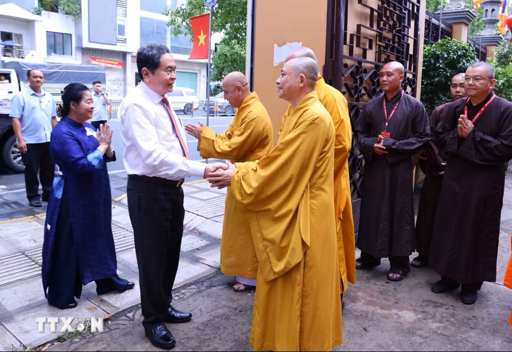 chu-tich-quoc-hoi-tham-chuc-mung-pho-phap-chu-giao-hoi-phat-giao-viet-nam-29.jpg