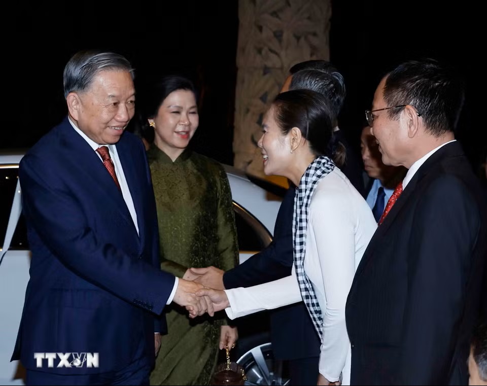 tong-bi-thu-chu-tich-nuoc-to-lam-va-phu-nhan-bat-dau-chuyen-tham-cap-nha-nuoc-toi-singapore4.jpg tong-bi-thu-chu-tich-nuoc-to-lam-va-phu-nhan-bat-dau-chuyen-tham-cap-nha-nuoc-toi-singapore4.jpg