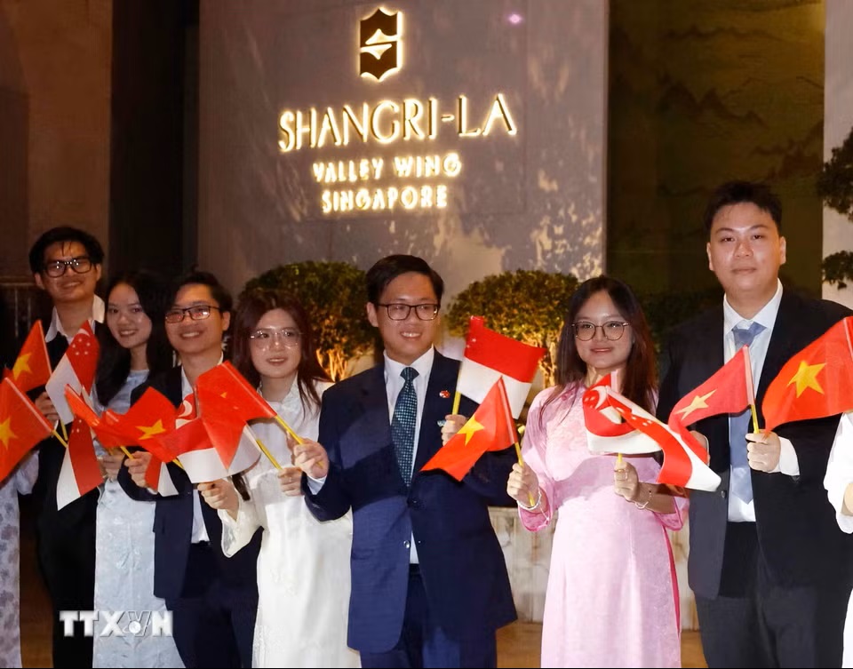 tong-bi-thu-chu-tich-nuoc-to-lam-va-phu-nhan-bat-dau-chuyen-tham-cap-nha-nuoc-toi-singapore7.jpg tong-bi-thu-chu-tich-nuoc-to-lam-va-phu-nhan-bat-dau-chuyen-tham-cap-nha-nuoc-toi-singapore7.jpg