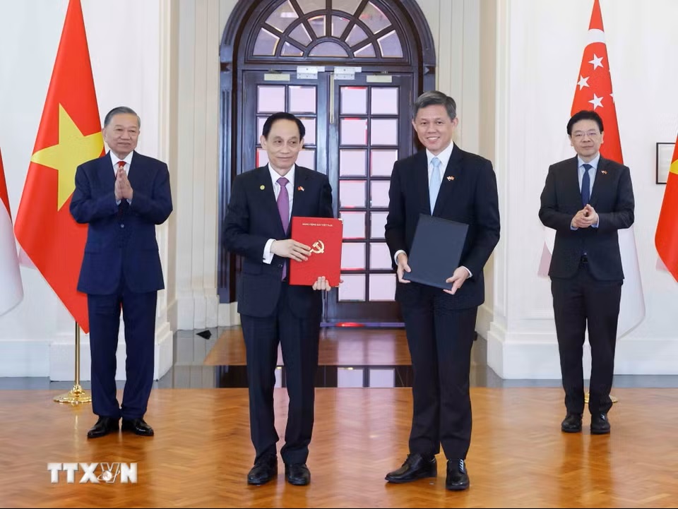tong-bi-thu-chu-tich-nuoc-to-lam-va-thu-tuong-singapore-chung-kien-le-trao-van-kien-hop-tac-giua-hai-nuoc-29-1.jpg