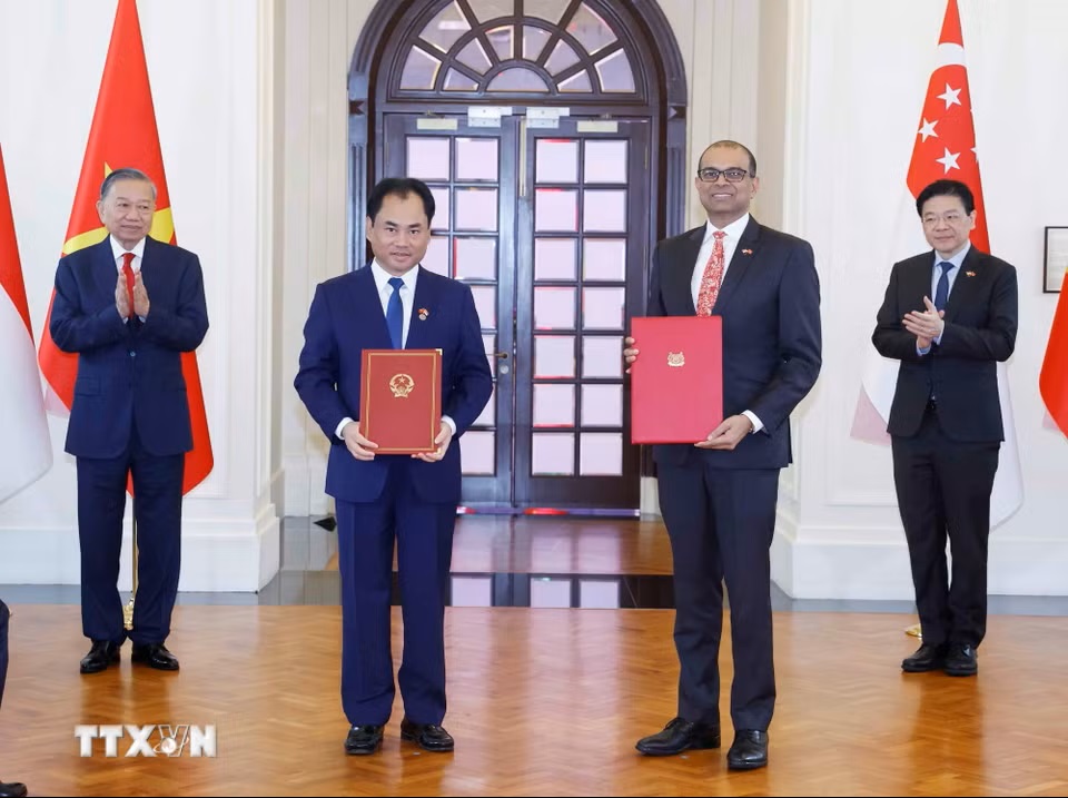 tong-bi-thu-chu-tich-nuoc-to-lam-va-thu-tuong-singapore-chung-kien-le-trao-van-kien-hop-tac-giua-hai-nuoc-29-2.jpg