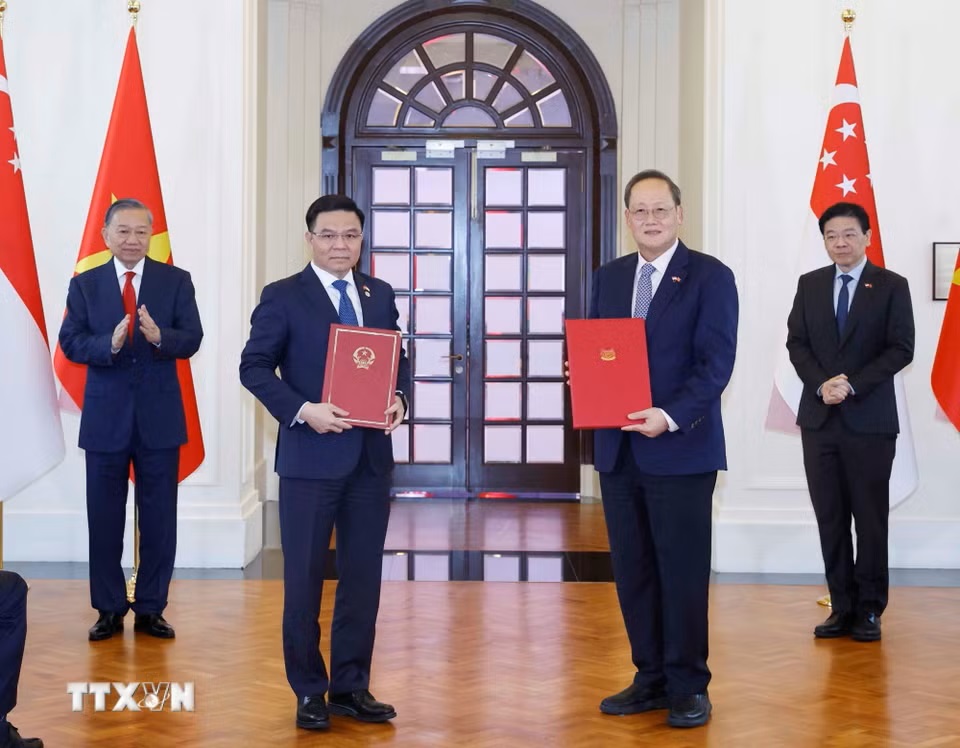 tong-bi-thu-chu-tich-nuoc-to-lam-va-thu-tuong-singapore-chung-kien-le-trao-van-kien-hop-tac-giua-hai-nuoc-29-5.jpg