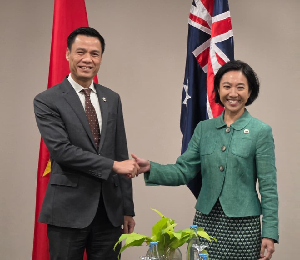 Thứ trưởng Đặng Hoàng Giang gặp Thứ trưởng Ngoại giao Australia Michelle Chan.jpg Thứ trưởng Đặng Hoàng Giang gặp Thứ trưởng Ngoại giao Australia Michelle Chan.jpg