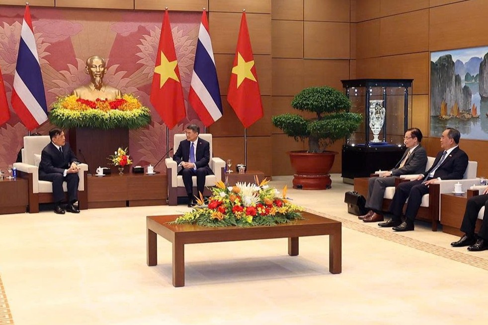 Thủ tướng L&ecirc; Minh Hưng hội kiến Nh&agrave; vua Vương quốc Th&aacute;i Lan Maha Vajiralongkorn Phra Vajiraklaochaoyuhua v&agrave; Ho&agrave;ng hậu. (Ảnh: Dương Giang/TTXVN)