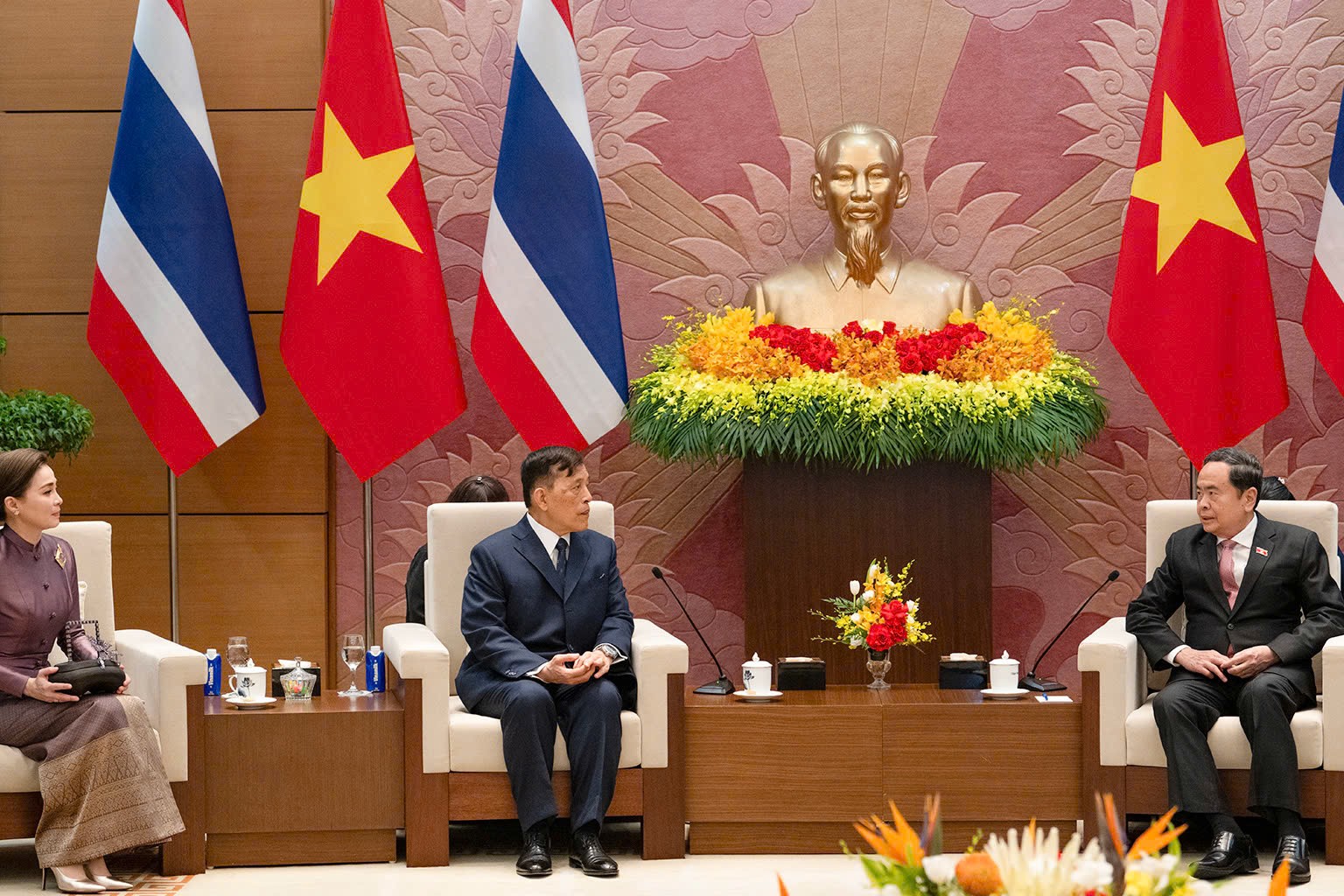 Chủ tịch Quốc hội Trần Thanh Mẫn hội kiến Nh&agrave; vua Th&aacute;i Lan Maha Vajiralongkorn Phra Vajiraklaochaoyuhua v&agrave; Ho&agrave;ng hậu. (Ảnh: Do&atilde;n Tấn/TTXVN)