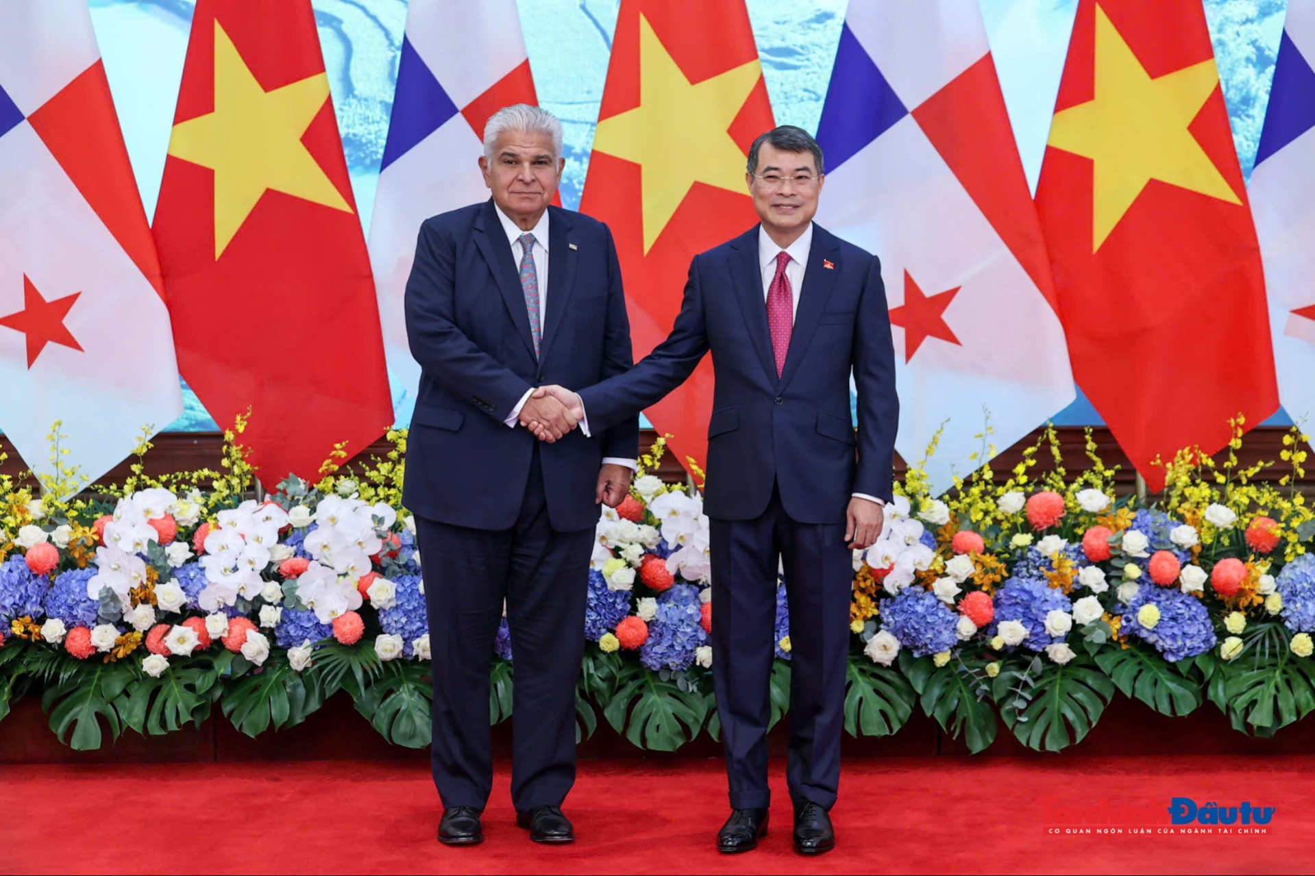 Thủ tướng L&ecirc; Minh Hưng hội kiến Tổng thống Panama Jos&eacute; Ra&uacute;l Mulino