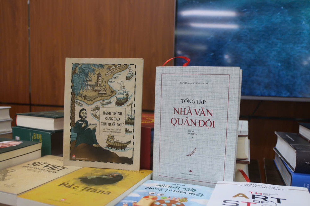 giaithuongsach.jpg giaithuongsach.jpg