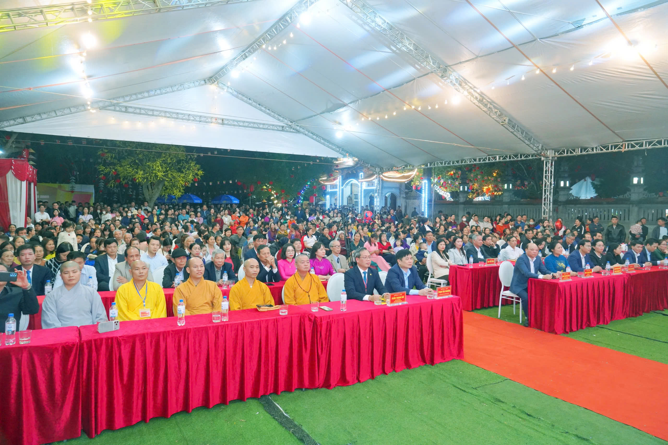 Lễ hội Đền - Chùa Phượng Vũ.jpg Lễ hội Đền - Chùa Phượng Vũ.jpg