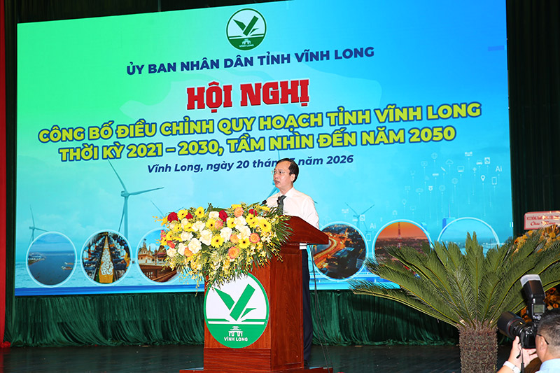 Chủ tịch UBND tỉnh Vĩnh Long Trần Tr&iacute; Quang ph&aacute;t biểu tại Hội nghị.JPG