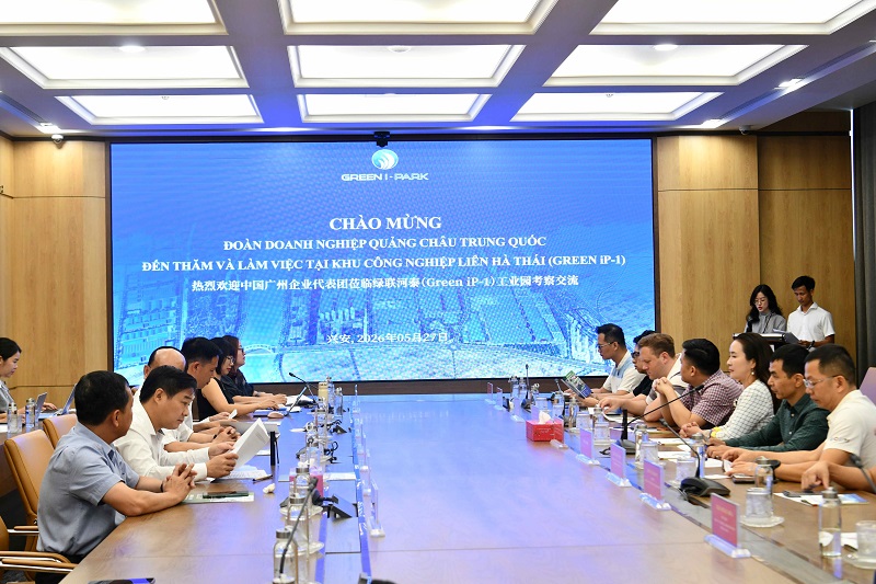 To&agrave;n cảnh buổi l&agrave;m việc.JPG