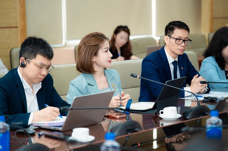 Bà Hàn Thị Khánh Vinh.jpg Bà Hàn Thị Khánh Vinh.jpg